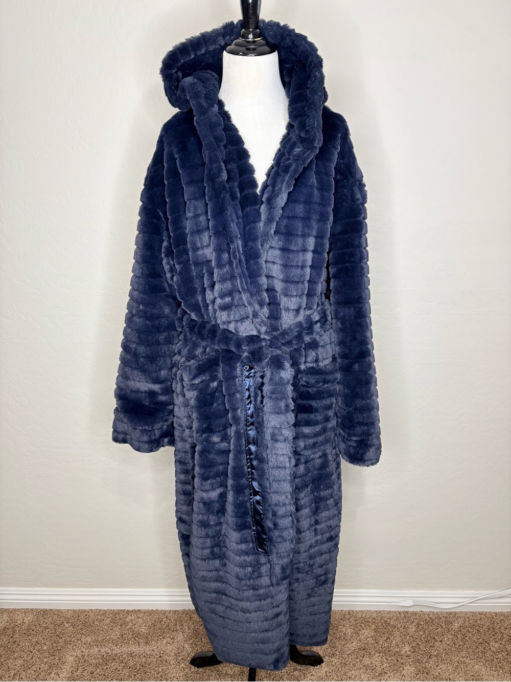 Minky Couture Hooded Plush Robe Navy Blue Belted Pockets Unisex Medium / Large